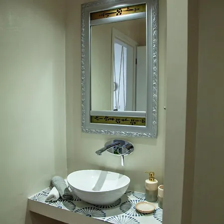 Lalaros Apartment *