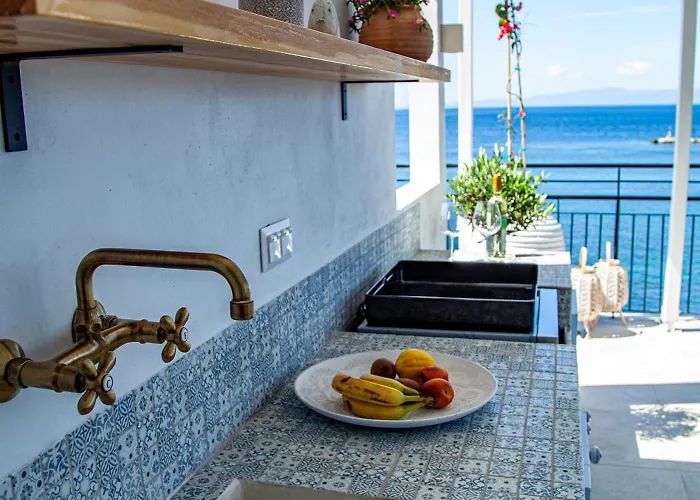 Lalaros Γλώσσα